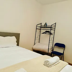 Apartamento Pisos Familiares Barajas, Madrid